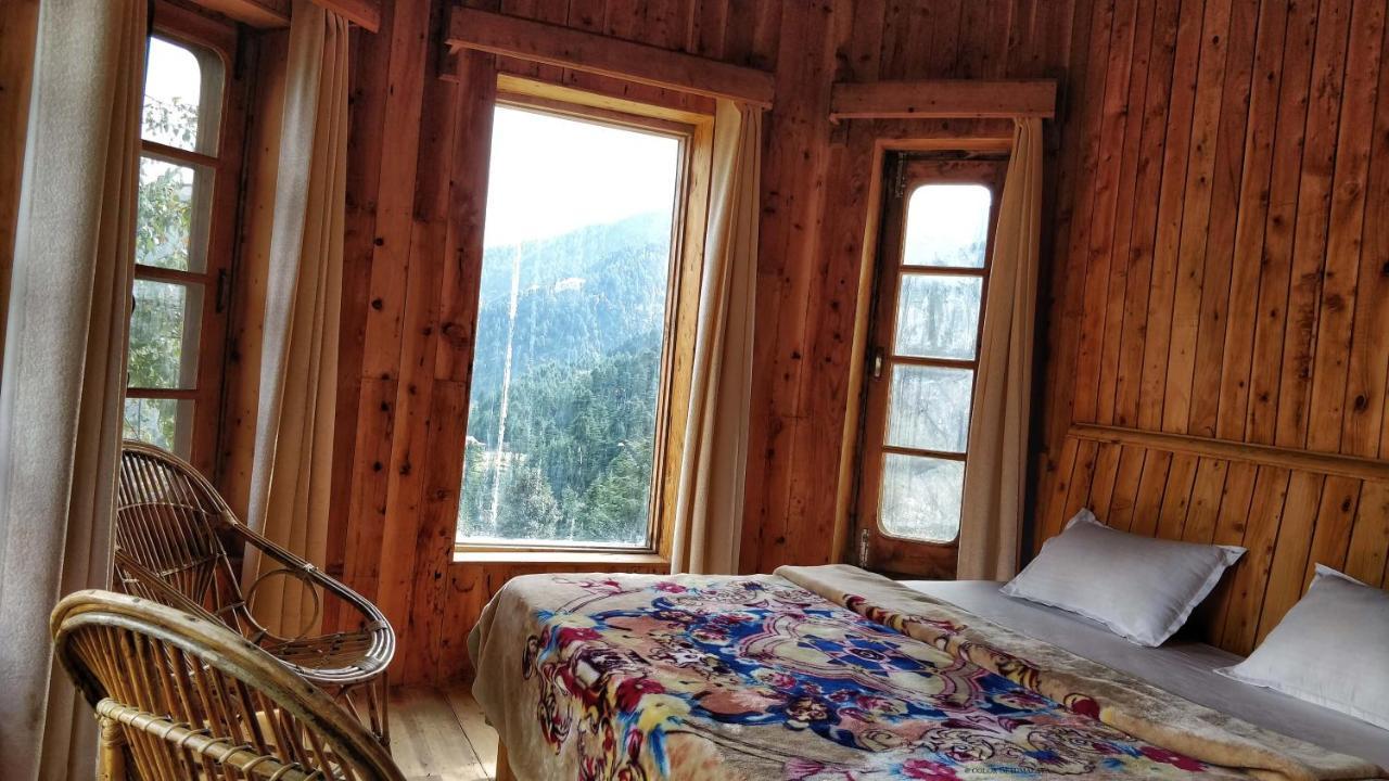 Loghouse At Khajjiar Lake Luaran gambar